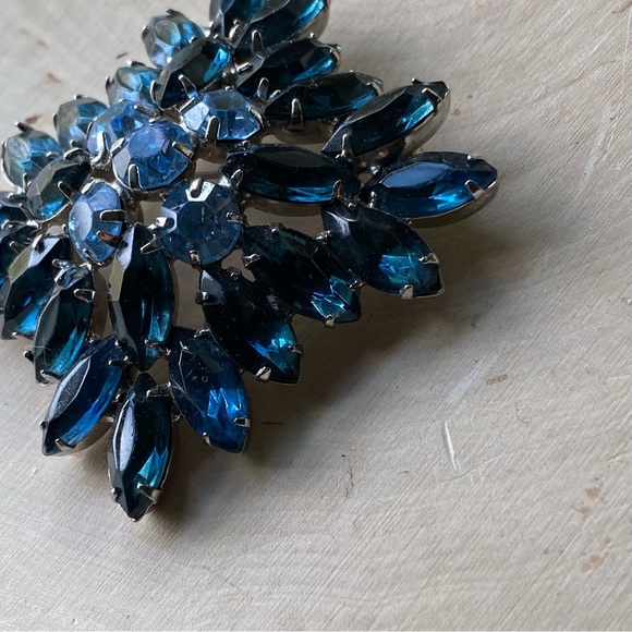 Vintage- Juliana- Dramatic Maltese Cross of Montana Blue & Light Sapphire - Picture 9 of 17